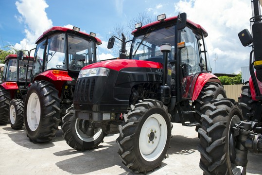 nowe czerwono-czarne traktory