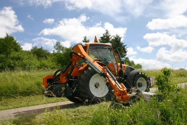 axiona-traktor-05